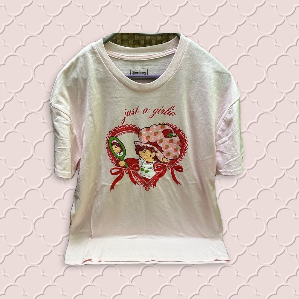 Strawberry Shortcake Pink Graphic T-Shirt with Heart Design size L